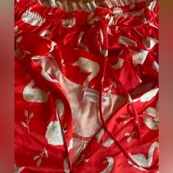 red silky swan pajamas - Picture 2 of 3